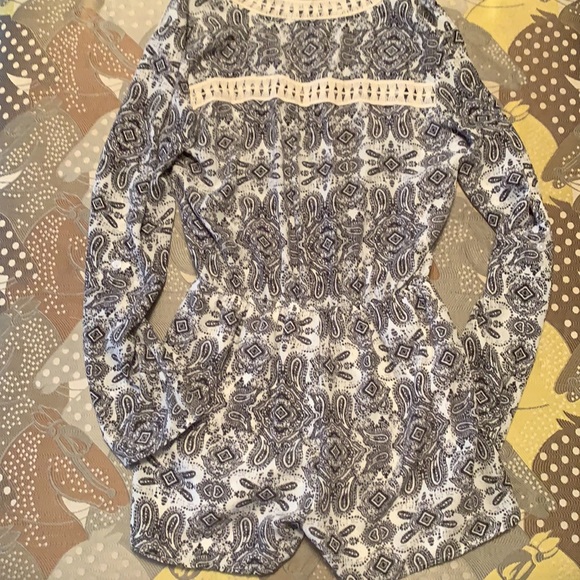 Romper Size Medium by Romeo & Juliet Couture - Picture 9 of 9